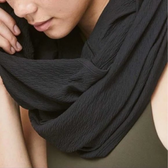 lululemon athletica Accessories - lululemon Vinyasa Scarf *Crinkle* Black